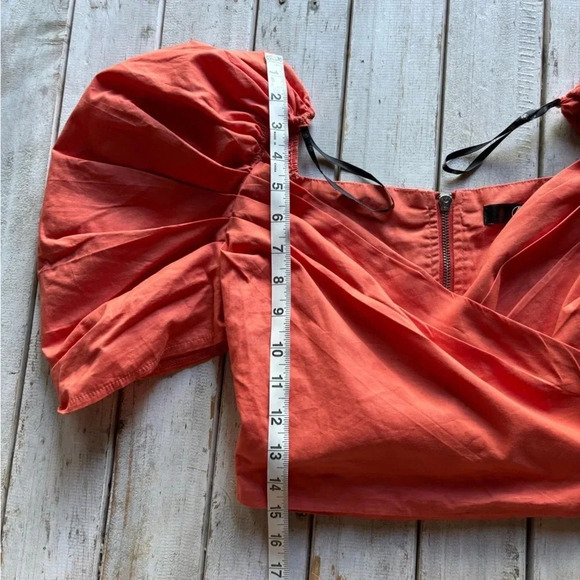 Misguided, cross over, puff sleeve, zipper, crop, top, coral, size 0 - Picture 4 of 9